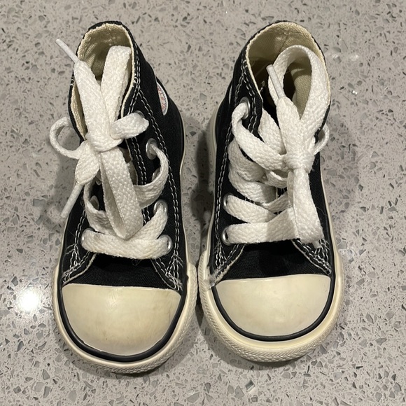 Converse high tops - size 4 baby - Picture 3 of 6